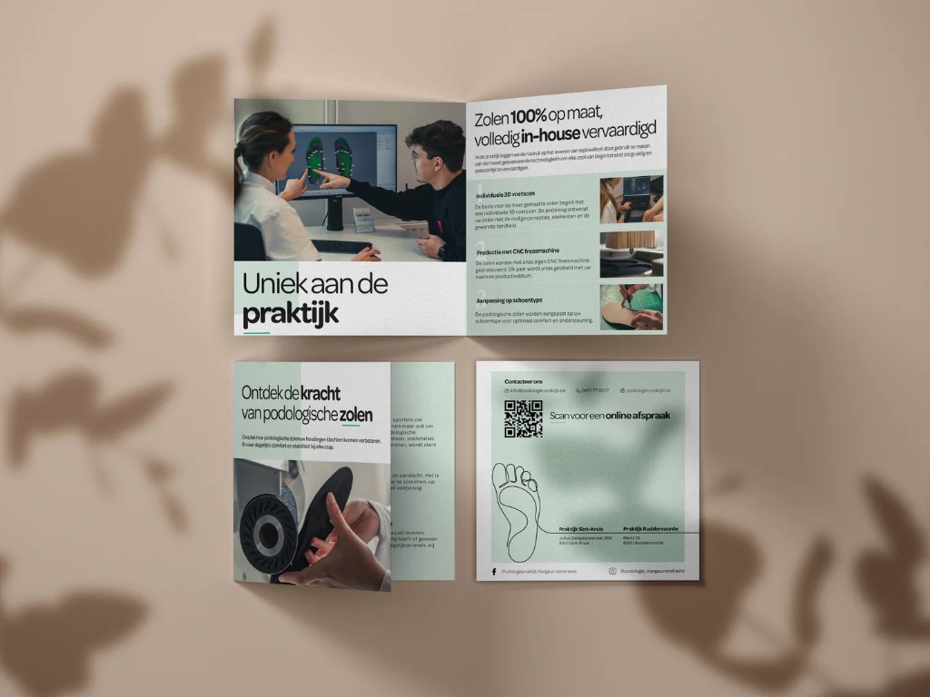 Gelamineerd boekje of magazine met meerdere spreads